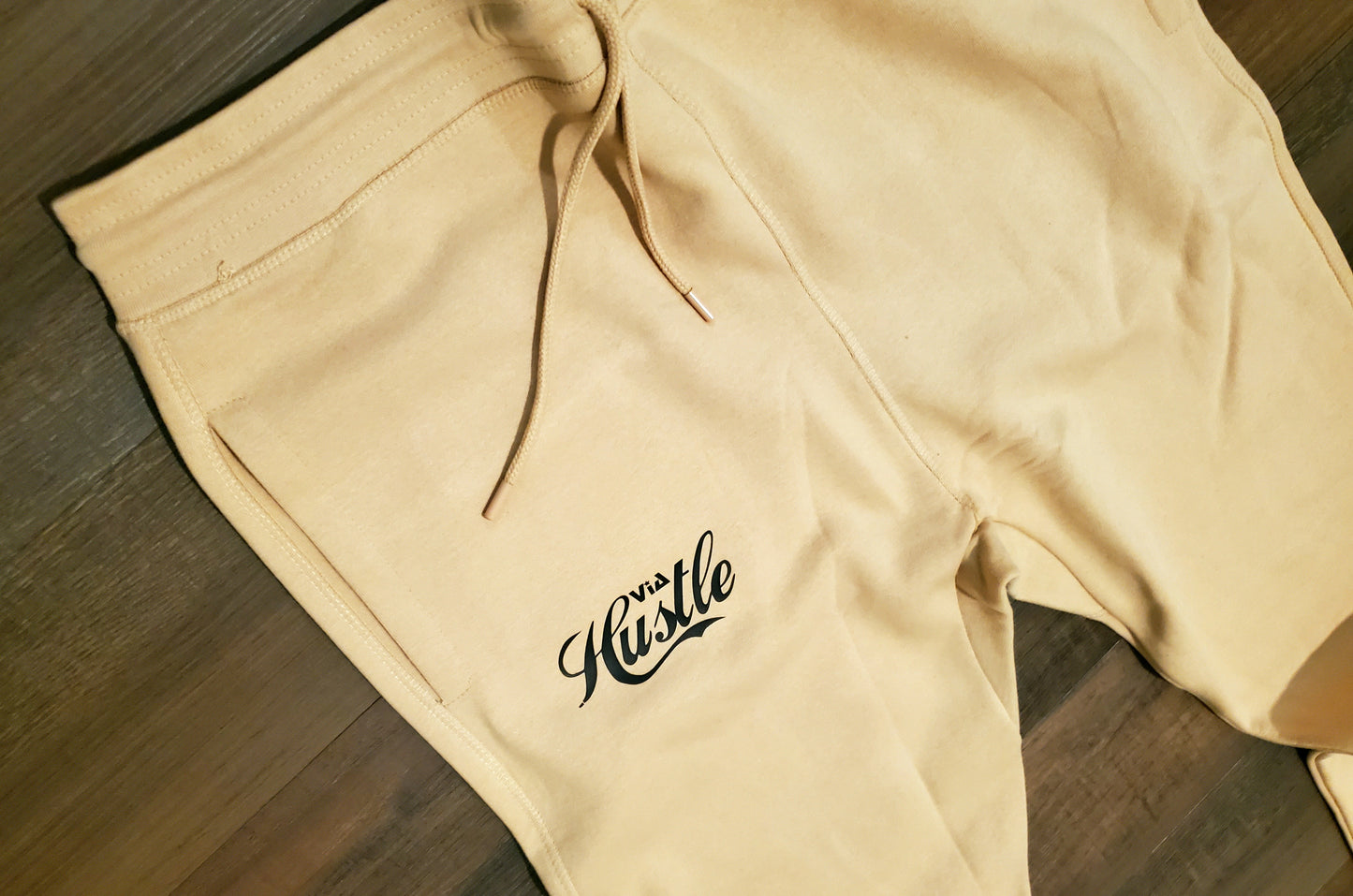 Sand viaHUSTLE Joggers Sweats